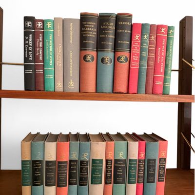 Sale Photo Thumbnail #260: There is a huge selection of Beautiful items in this Online sale.  You are bidding on all items in the photo unless stated otherwise.  Purchases are charged at the close of the auction. Shipping, when available, is only to addresses entered in estatesales
