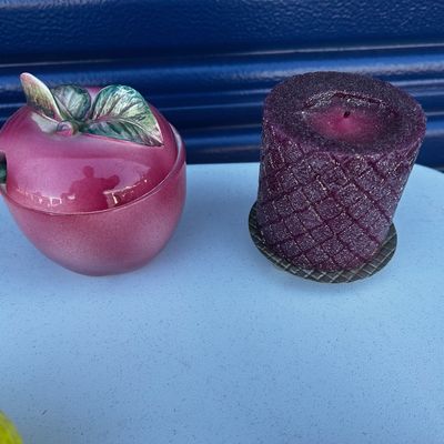 Sale Photo Thumbnail #65: Variety of items, from vintage glass to furniture, to art!