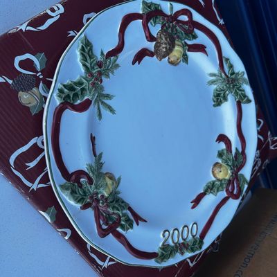 Sale Photo Thumbnail #111: Variety of items, from vintage glass to furniture, to art!