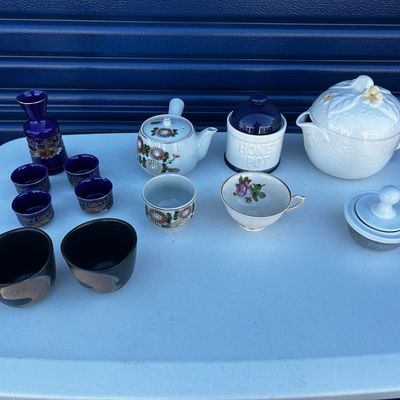 Sale Photo Thumbnail #32: Variety of items, from vintage glass to furniture, to art!