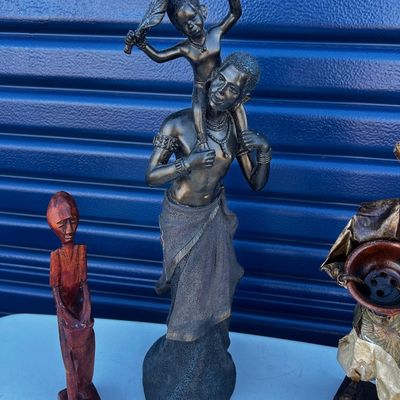 Sale Photo Thumbnail #57: Variety of items, from vintage glass to furniture, to art!