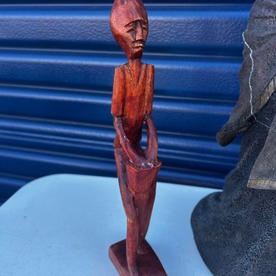 Sale Photo Thumbnail #58: Variety of items, from vintage glass to furniture, to art!