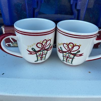 Sale Photo Thumbnail #106: Variety of items, from vintage glass to furniture, to art!