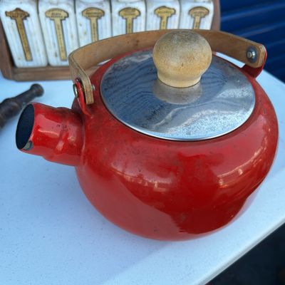 Sale Photo Thumbnail #9: Variety of items, from vintage glass to furniture, to art!