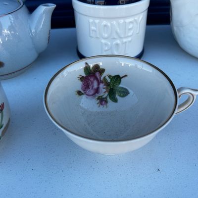 Sale Photo Thumbnail #29: Variety of items, from vintage glass to furniture, to art!