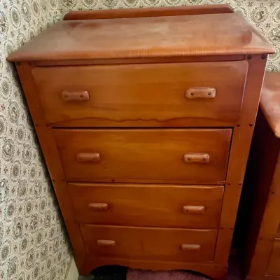 Vintage 4-Drawer Dresser