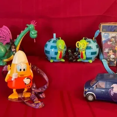Disney & Electrical Parade Popcorn Buckets & Light-Up Sippers