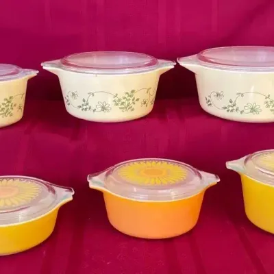 Vtg Pyrex Shenandoah & Yellow/Orange Daisy Lid Nesting Casserole Dishes