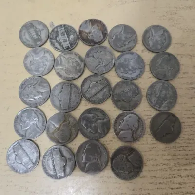 Sale Photo Thumbnail #15:  24 Jefferson Wartime Nickels 35% Silver