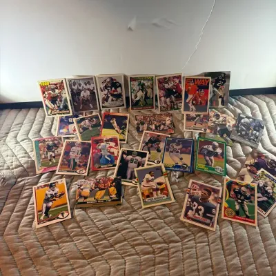 Late 1980s-90s NFL Football Cards Lot - Barry Sanders, Bo Jackson, Favre RC, Marino