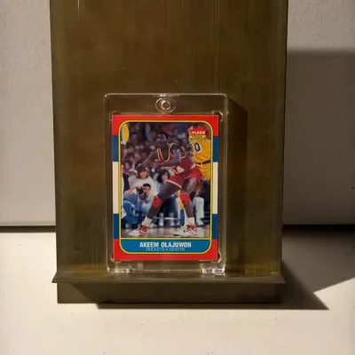 1986-87 Fleer #82 Akeem Olajuwon RC - Houston Rockets HOF - Copy B (Single Card)