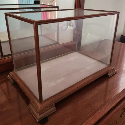 Sale Photo Thumbnail #17: Display case