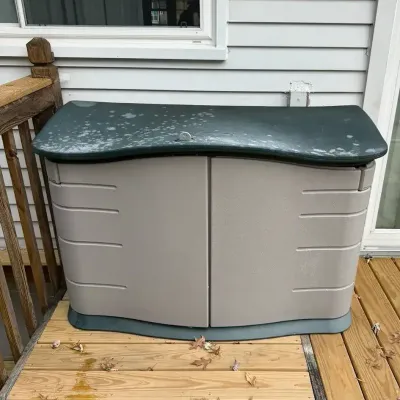 Rubbermaid Horizontal Outdoor Storage Shed & Gardening Lot