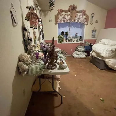 Sale Photo Thumbnail #86: Collection of country-style decor, including plush figures, wall hangings, and tabletop items, displayed in a bedroom with bedding.