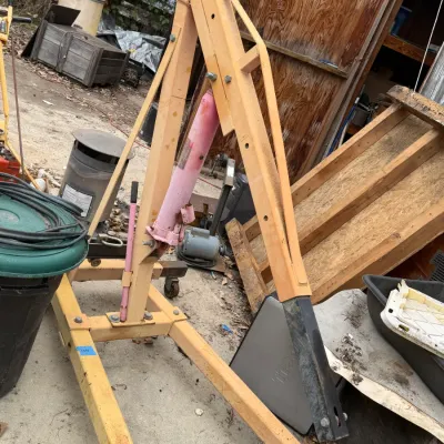 Sale Photo Thumbnail #22: Yellow folding engine hoist with a hydraulic ram jack.