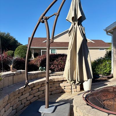 Cantilever outdoor patio umbrella (needs new fabric)