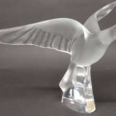 Sale Photo Thumbnail #66: Large Lalique Colombe Clita Dove Crystal Sculpture
