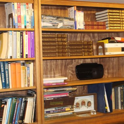 Sale Photo Thumbnail #121: Large collection of vintage books, computer programming manuals, and reference encyclopedias housed in a wooden built-in bookcase.