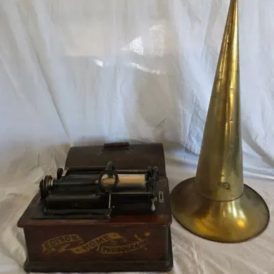 Edison Home Phonograph & Records