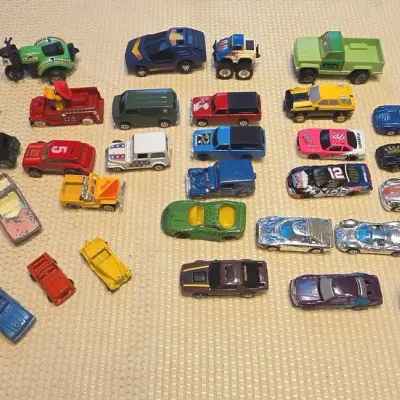 Vintage 1/64 Die-Cast Car Collection Lot - Hot Wheels, Matchbox, Batmobile & More