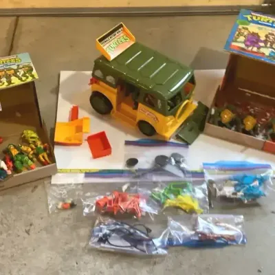 Teenage Mutant Ninja Turtles Party Van, Figures & Accessories Lot
