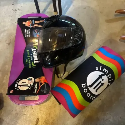 Full-Face Motorcycle Helmet & 2 Simply Fit Twist Workout Boards Lot