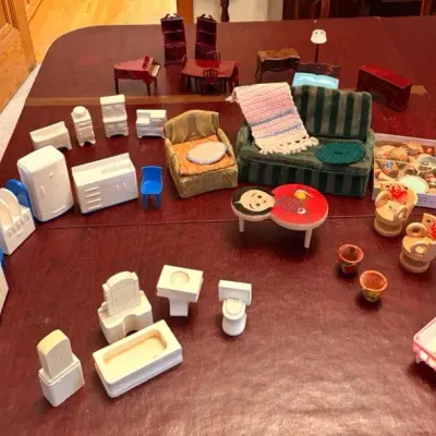 Vintage Plasco & Plastic Dollhouse Furniture Lot – Kitchen, Living Room & Bedroom Accessories