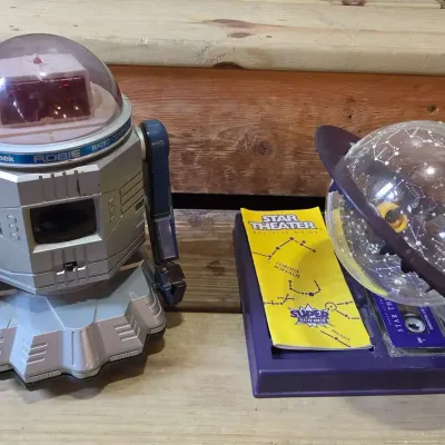 Vintage Radio Shack Robie RC Robot & Super Science Star Theater Planetarium