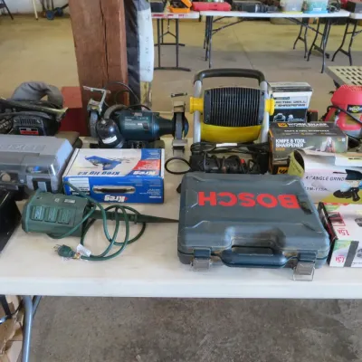 Sale Photo Thumbnail #43: Assorted benchtop power tools and accessories, including a Bosch hard-shell case, bench grinder, Kreg jig kit, and work light.