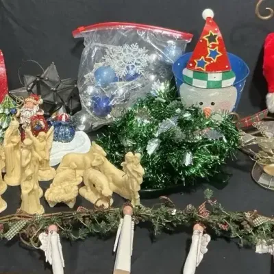 Vintage Christmas Decor & Holiday Collectibles 