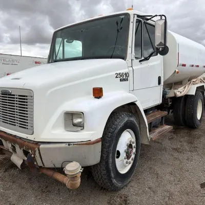 112 2000 freightliner fl70 water truck