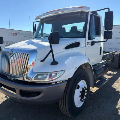 105 2010 international 4300 low miles