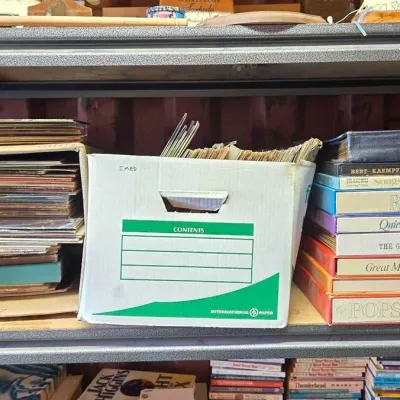 6038 large collection of vinyl records