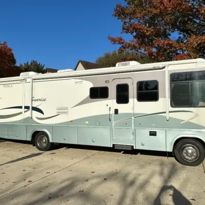Sale Photo Thumbnail #35: 2005 Itasca Sunrise 35D 88k miles new tires new washer dryer and many other upgrades $20,500 Call 6307010161 to see it