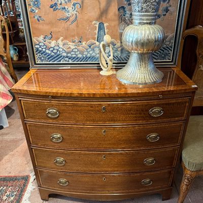Antique Hepplewhite-style bowfront mahogany chest of drawers featuring fine wood grain inlay, four long drawers with brass bail handles,...