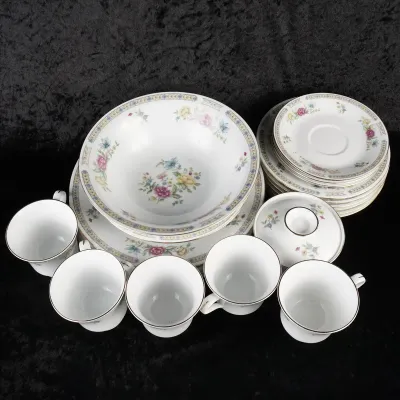 LiLing Fine China "Ling Rose" Pattern 22-Piece Dinnerware Set
