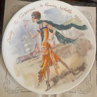 Sale Photo Thumbnail #7: Decorative porcelain collector plate titled 'Daisy la Garçonne, la Femme rebelle 1925', illustrated by François Ganeau and dated 1977.