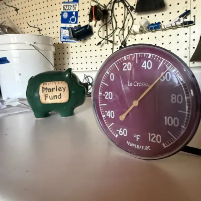 Sale Photo Thumbnail #281: Outdoor temperature reader