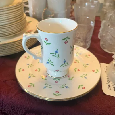 Sale Photo Thumbnail #126: Glassware and china