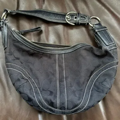 Sale Photo Thumbnail #358: Coach purse