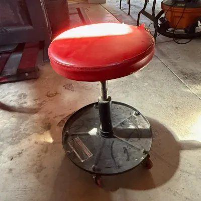 Sale Photo Thumbnail #289: Mechanic's rolling stool 