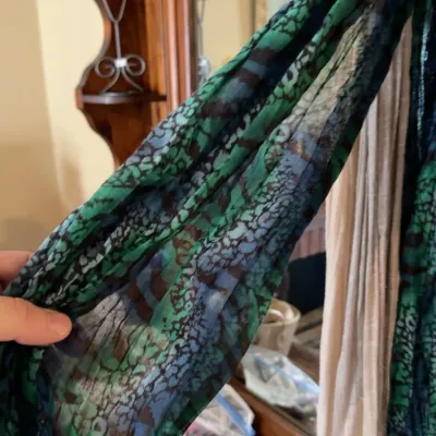 Sale Photo Thumbnail #32: Various scarfs