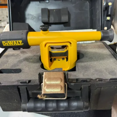 Sale Photo Thumbnail #3: Dewalt surveying level