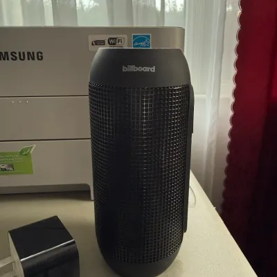 Sale Photo Thumbnail #150: Bluetooth speaker