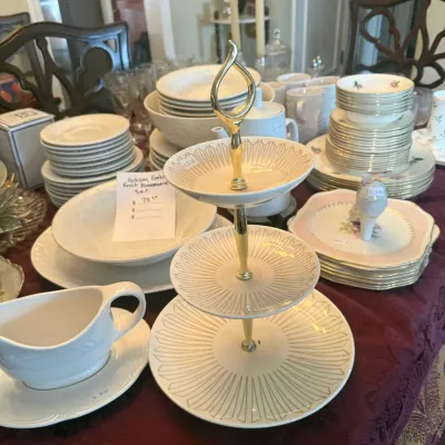 Sale Photo Thumbnail #129: Serving trays