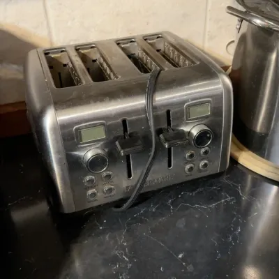 Sale Photo Thumbnail #70: 4 slice toaster
