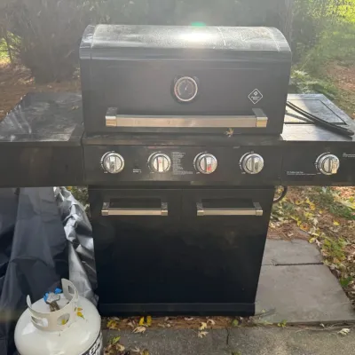 Sale Photo Thumbnail #249: Barbeque grill with cover