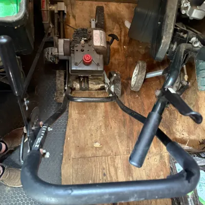 Sale Photo Thumbnail #321: Gas-powered edger