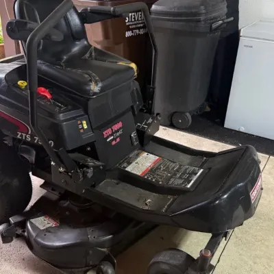 Sale Photo Thumbnail #8: Zero turn lawn mower