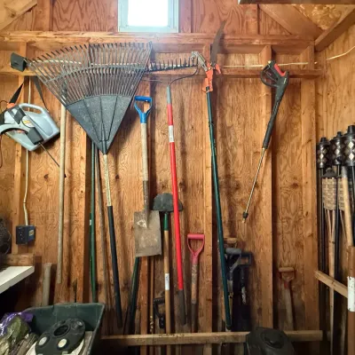 Sale Photo Thumbnail #318: Gardening hand tools